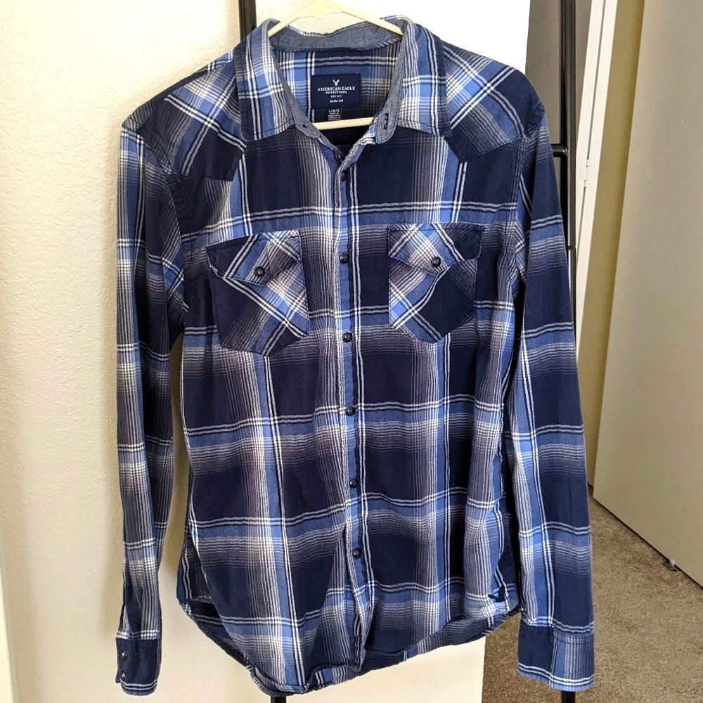 AMERICAN EAGLE Blue Plaid Button-Up Flannel